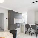 360 - 2 Bedrooms Luxury Apartment