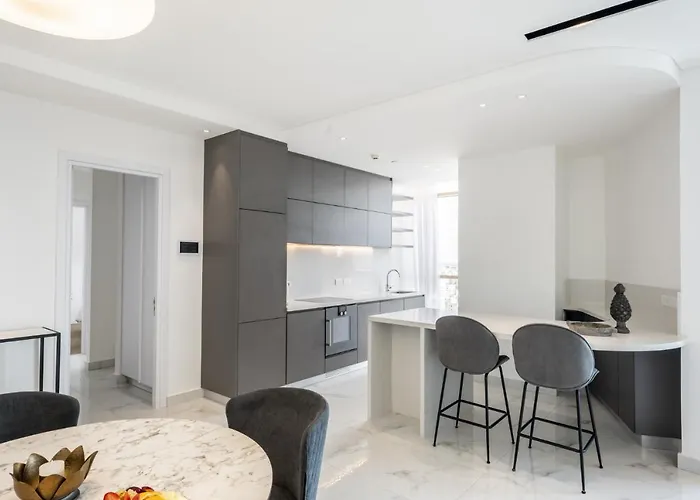 360 - 2 Bedrooms Luxury Apartment