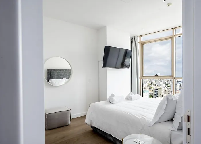 360 - 2 Bedrooms Luxury Apartment *